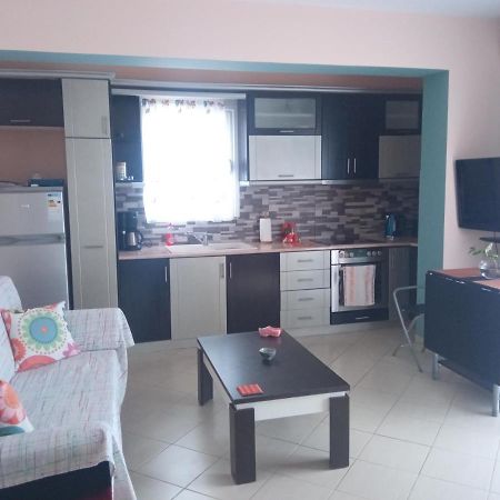Sunny Apartment Sarande Bagian luar foto