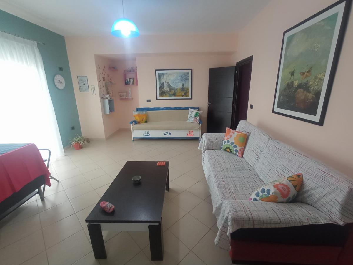 Sunny Apartment Sarande Bagian luar foto