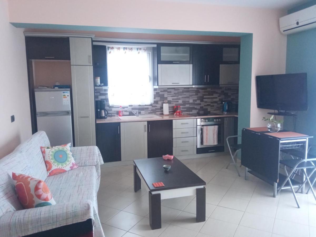 Sunny Apartment Sarande Bagian luar foto