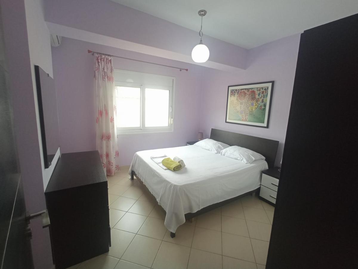 Sunny Apartment Sarande Bagian luar foto